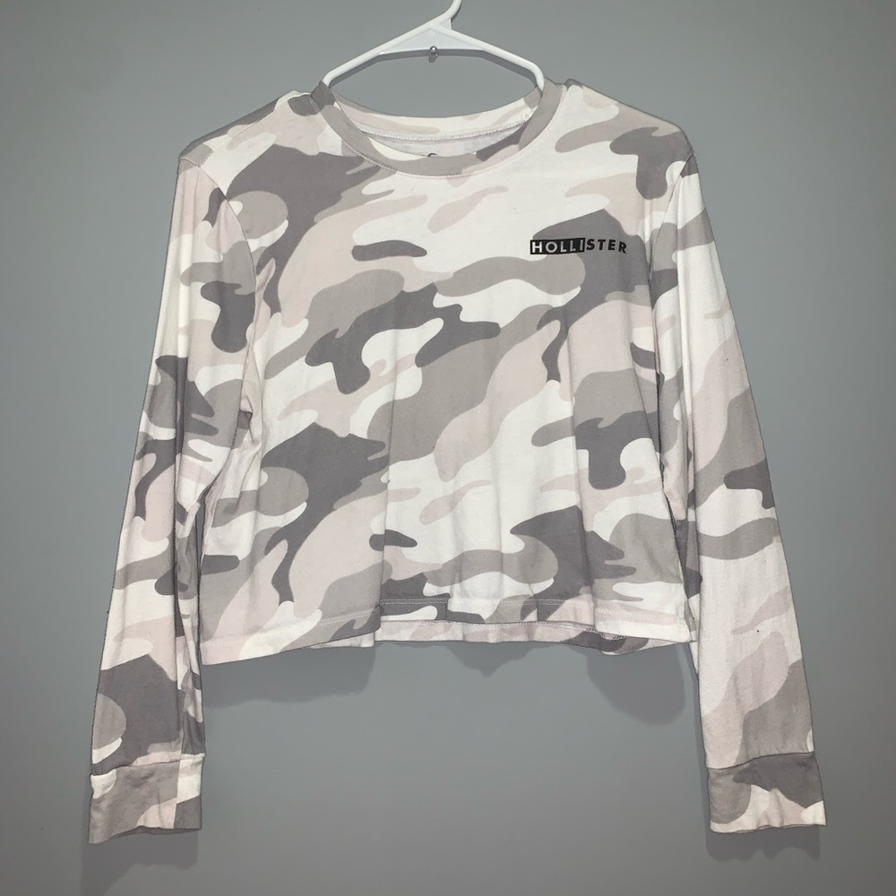 a long sleeve hollister top